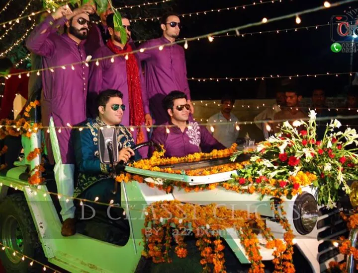 entry shot, candid, mehndi moments, wedding photographers