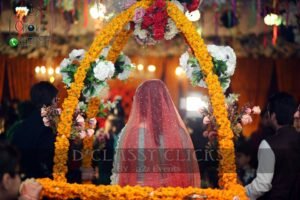 mehndi entry, candid, entry shot, wedding photographers 