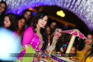 candid, mehndi entry, wedding photography, videographers