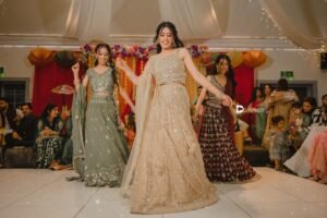 wedding photos, portraits, dancing shots, candid pictures